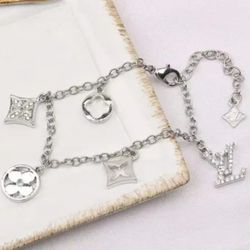 WOMEN'S ELEGANT BRACELET NON TARNISH