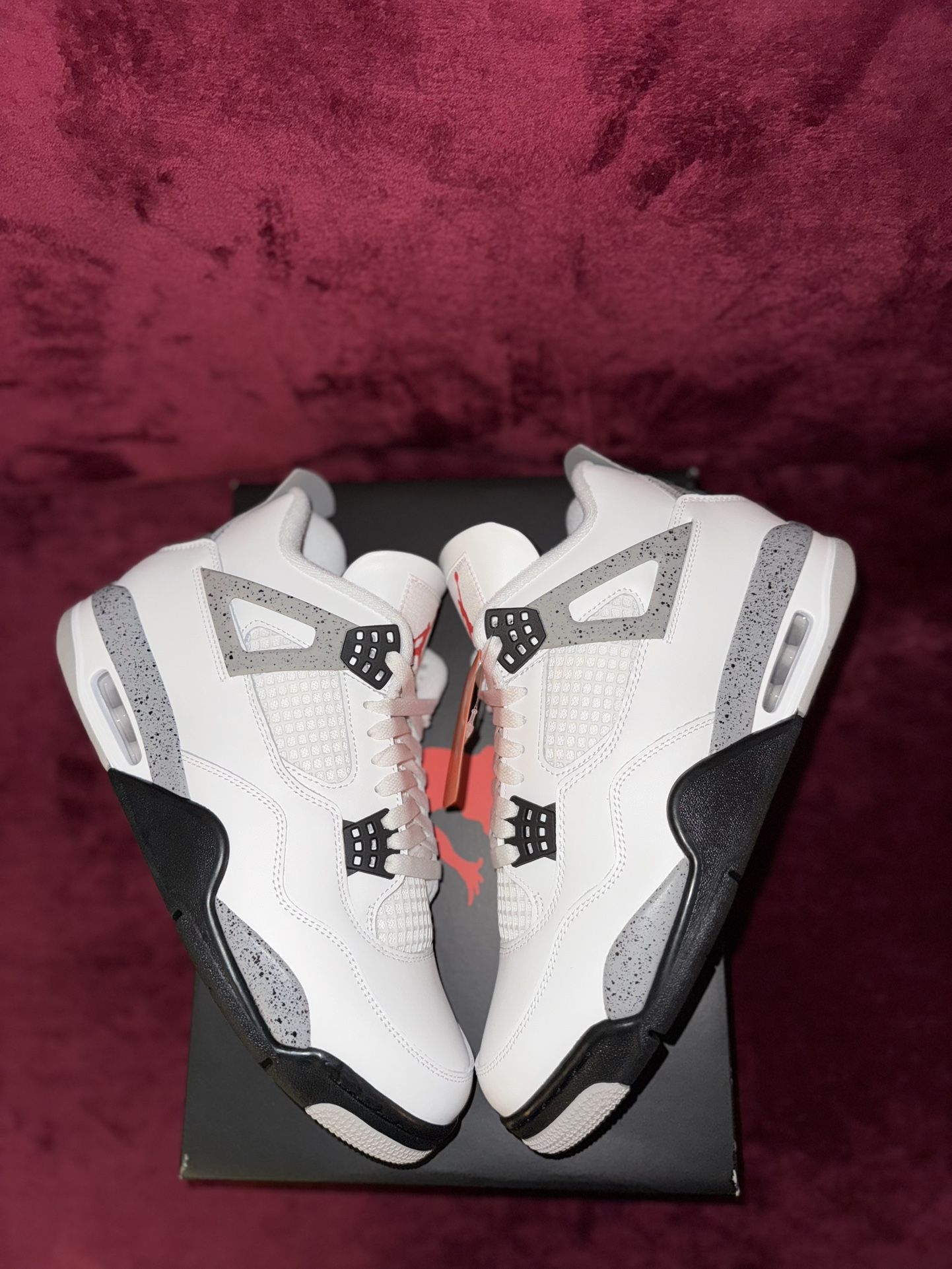 Jordan 4 white Cements Size 10.5 Mens