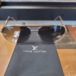 Louis Vuitton Pilot Sunglasses for Men for sale