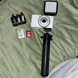 Sony ZV-1F Vlogging Camera Bundle