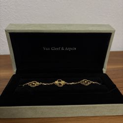 1:1 Van Cleef Bracelets (COME WITH BOX)