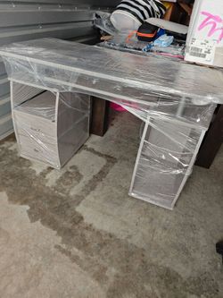 Computer table for sale
