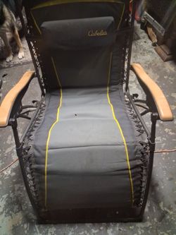 Zero gravity lounge chair