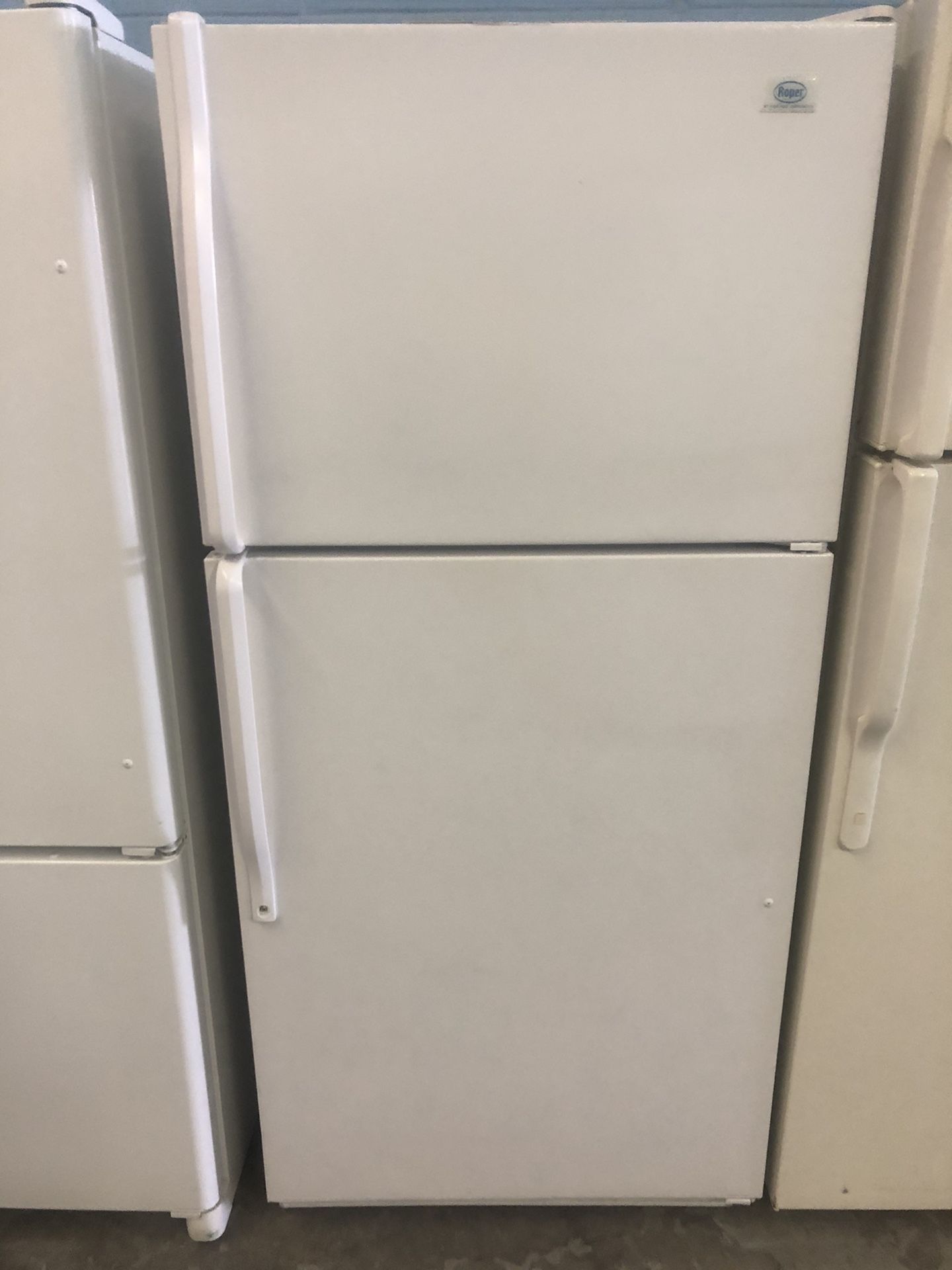 White 18 Cubic Foot Refrigerator