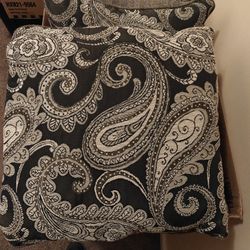 Lot of 4 18"x18" Throw Pillows
