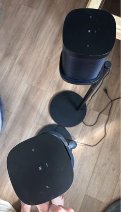 Sonos Ray Soundbar Plus Stand up Speakers