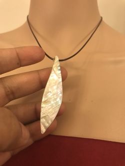 Leather necklace with shiny pendant
