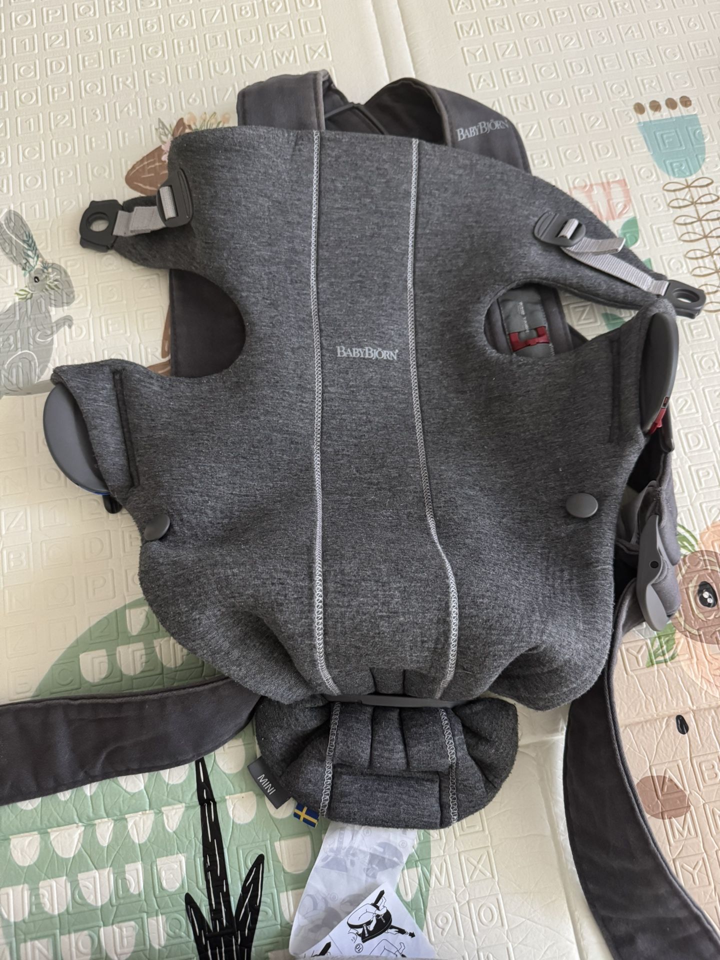 BABYBJÖRN Mini Carrier in Dark Grey