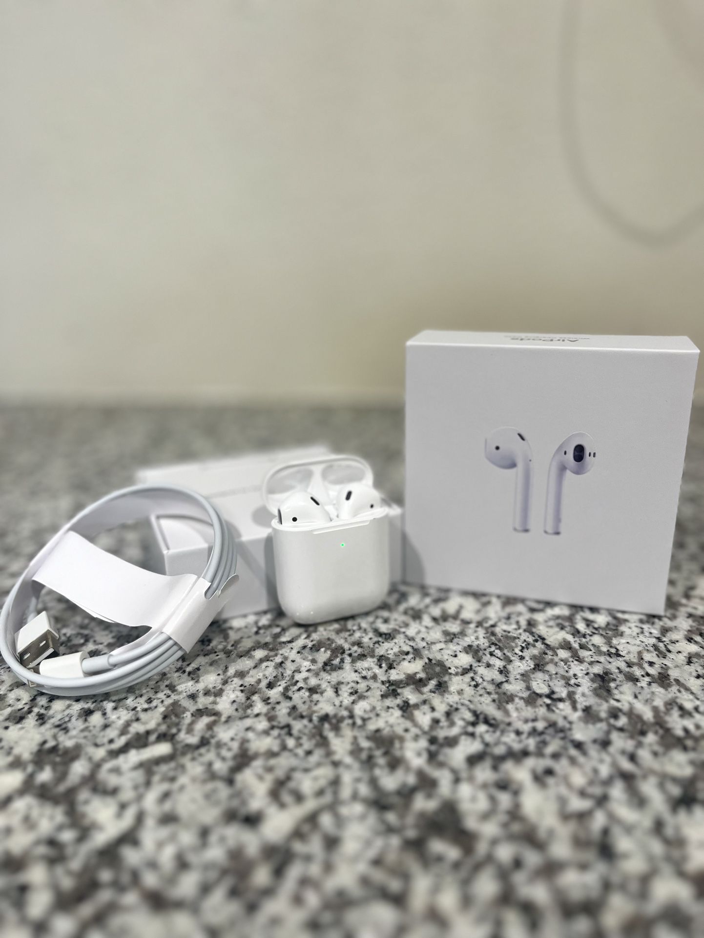 New Apple AirPods 2nd Gen Bluetooth Earbuds Headsets Earphone + Charging Case