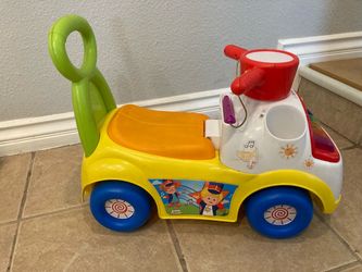 Fisher-Price Little People Music Parade Ride-On
