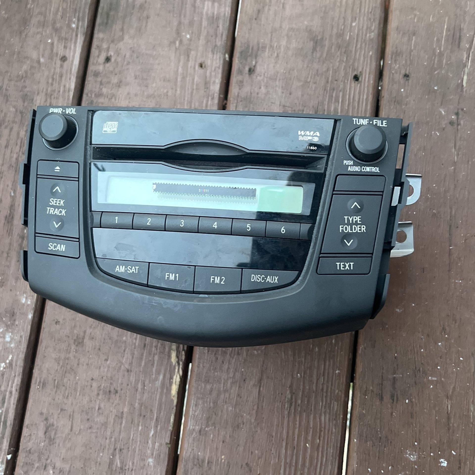 2010 Toyota RAV 4 FM And CD Player
