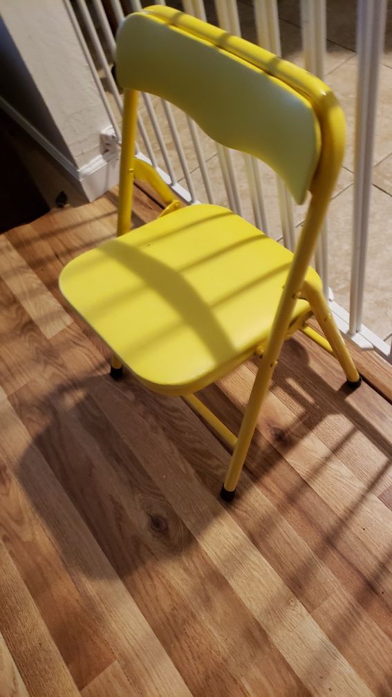Toddler yellow chair .
