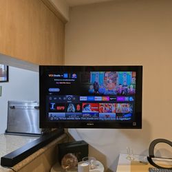 32" Sony TV with wall mount