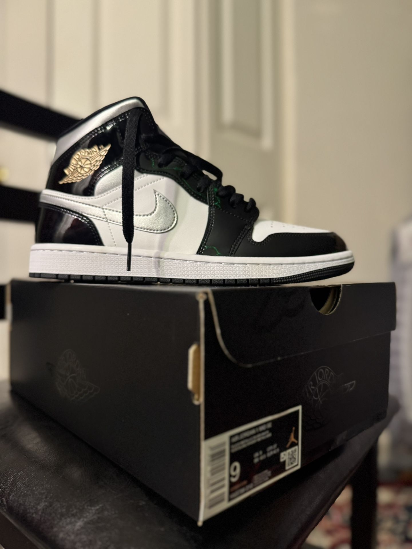 Nike Air Jordan 1 Mid SE Men's Size 9 Black/Metallic Silver-White, HV0789-010
