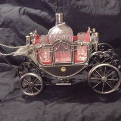 Musical carriage decanter set with glass decanter and shot glasses