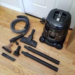 NEW cond HYLA  COMMERCIAL VACUUM WITH COMPLETE ATTACHMENTS  , AMAZING POWER SUCTION   , WORKS EXCELLENT  , IN THE BOX 