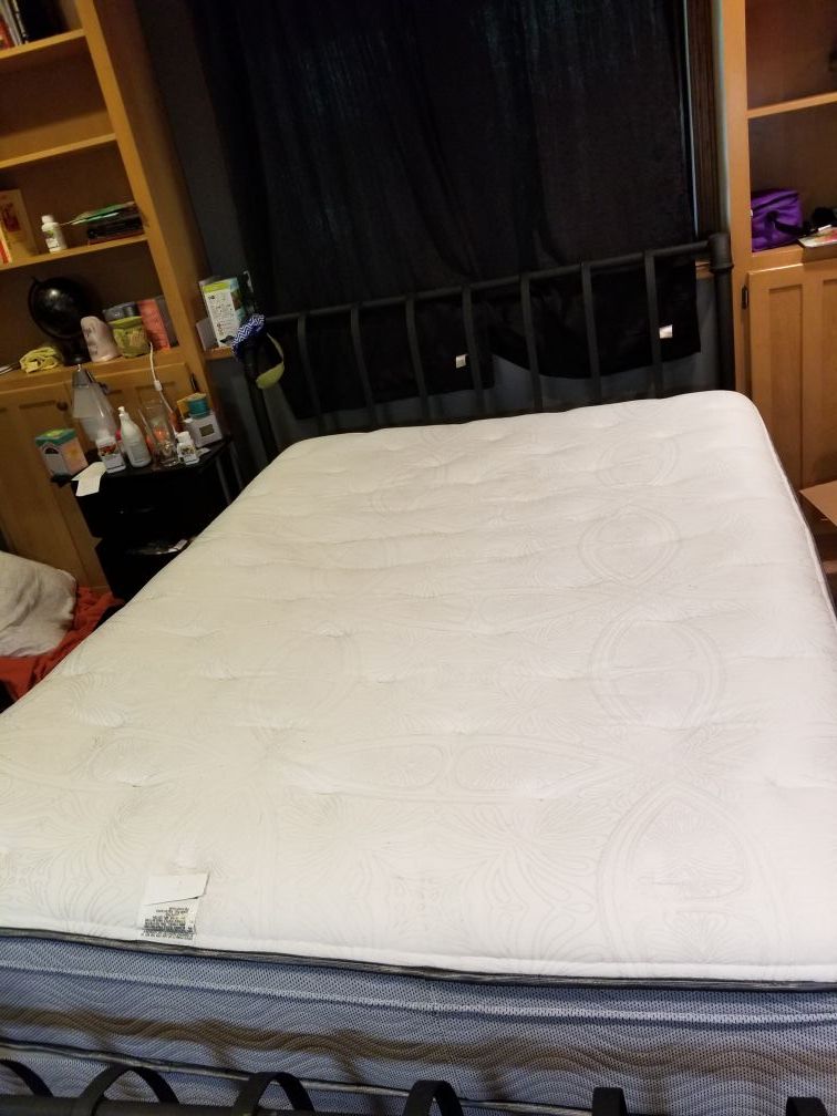 Simmons Beautyrest World Class Providence 14.5" Plush Pillow Top Mattress