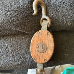 Antique Single Pulley.
