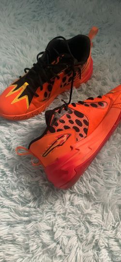 Basketball shoes