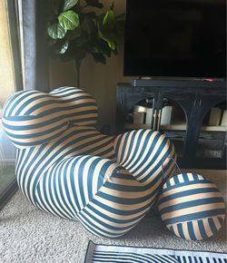 Mama UP oversized chair and ottoman
