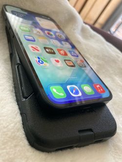 Apple iPhone 16e in Unlocked 128gb 6.1-inch smartphone featuring the A18 chip, Apple Intelligence support, and a matte black aluminum finish.Key Speci
