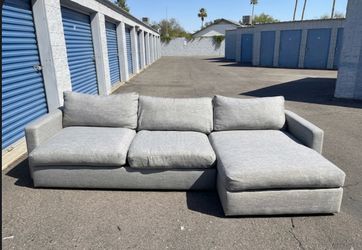 Sectional couch (CAN DELIVER)