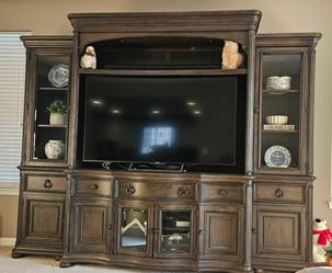 Entertainment center