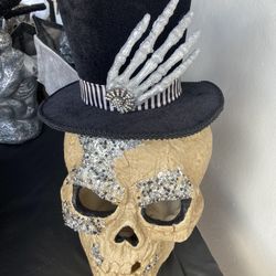 Skeleton skull with top hat rare item