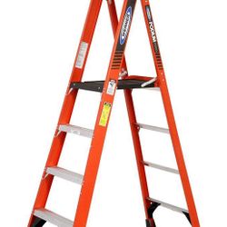 Werner 4' Height (10' Reach) Fiberglass Podium Step Ladder, Type IA Duty, PDIA04
