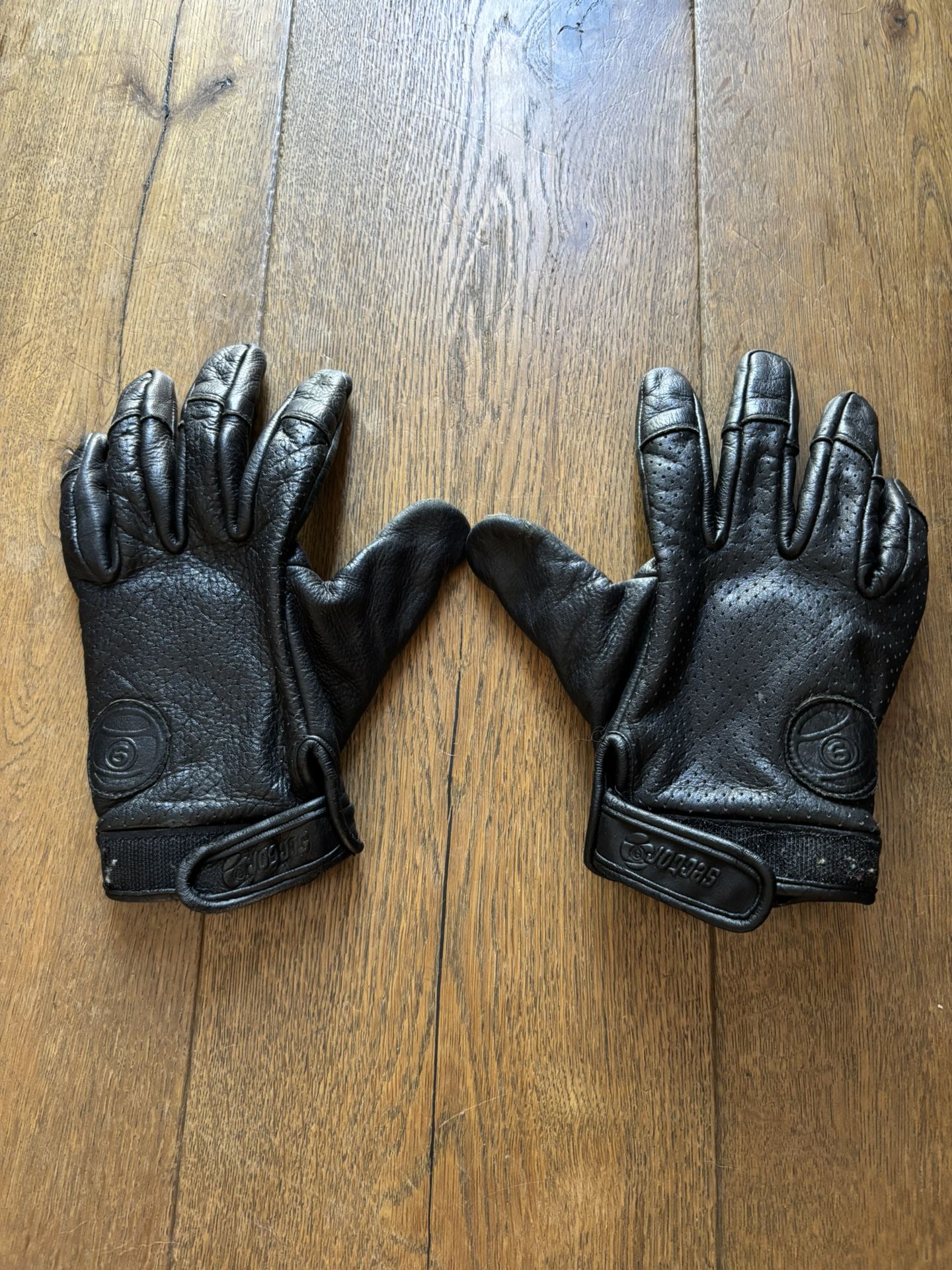 Skateboard sliding gloves