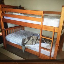 Bunk bed 