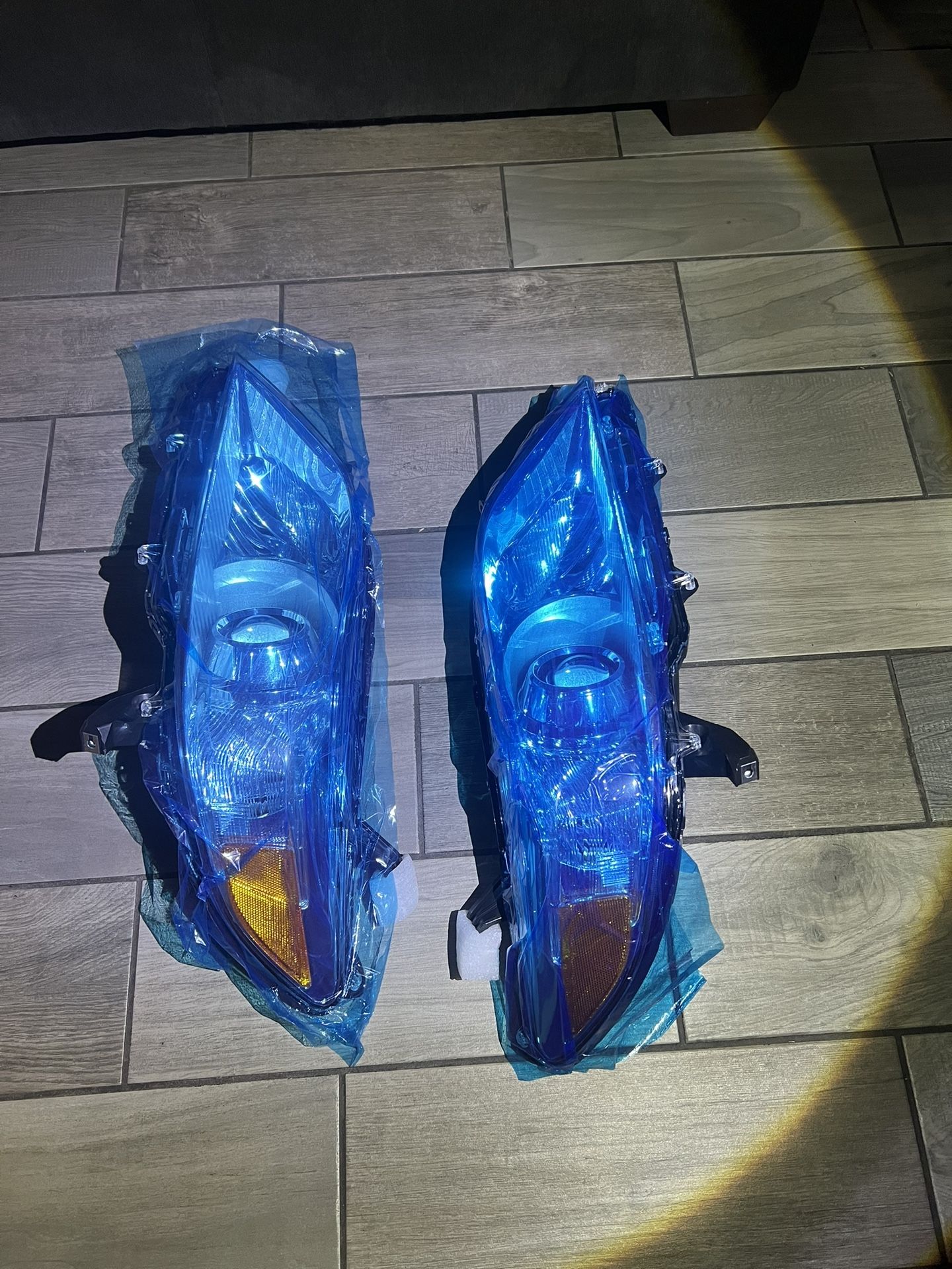  Toyota Sienna Headlights