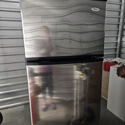 Refrigerator 