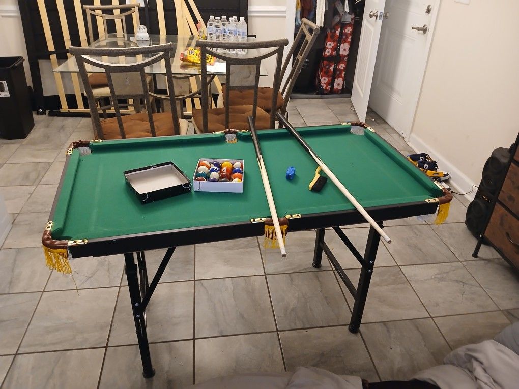 Mini Pool Table
