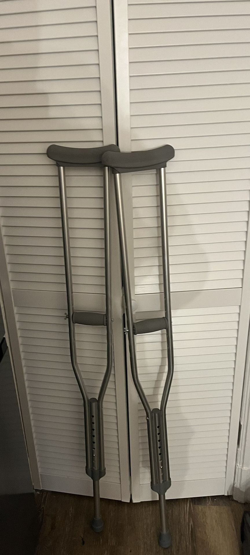 Like New crutches