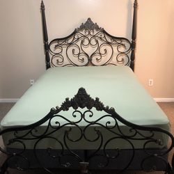 Hillsdale Furniture Parkwood Bed  (Queen)