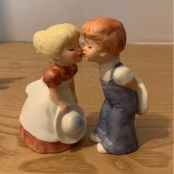 Vintage Ceramic Boy & Girl Kissing Figurines Schmid 4 inches high