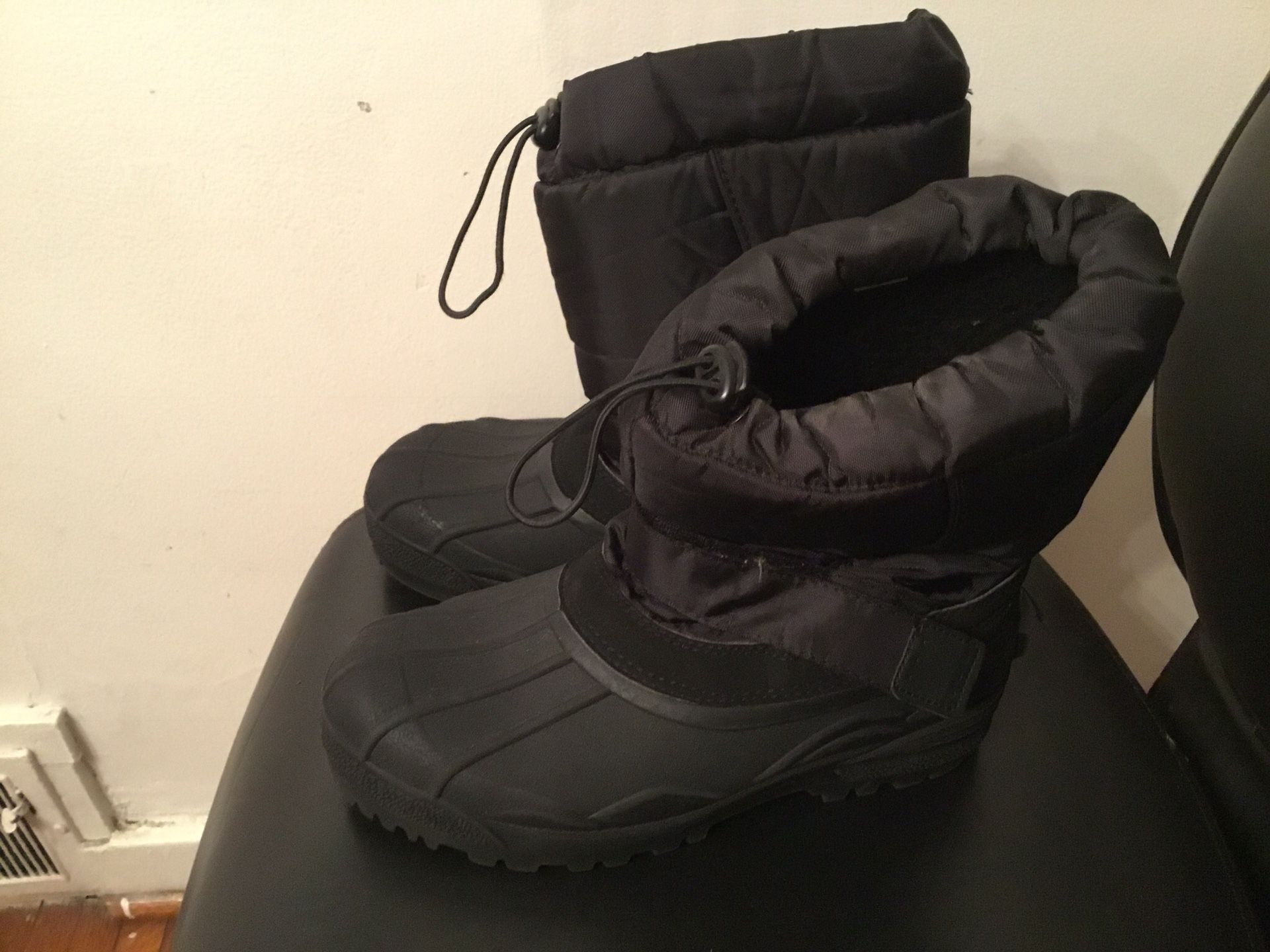 Men's snow boots Sz 9
