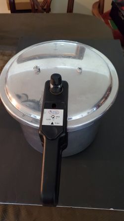 Large 11 Liter Pressure Cooker. - Over 3 Gallons