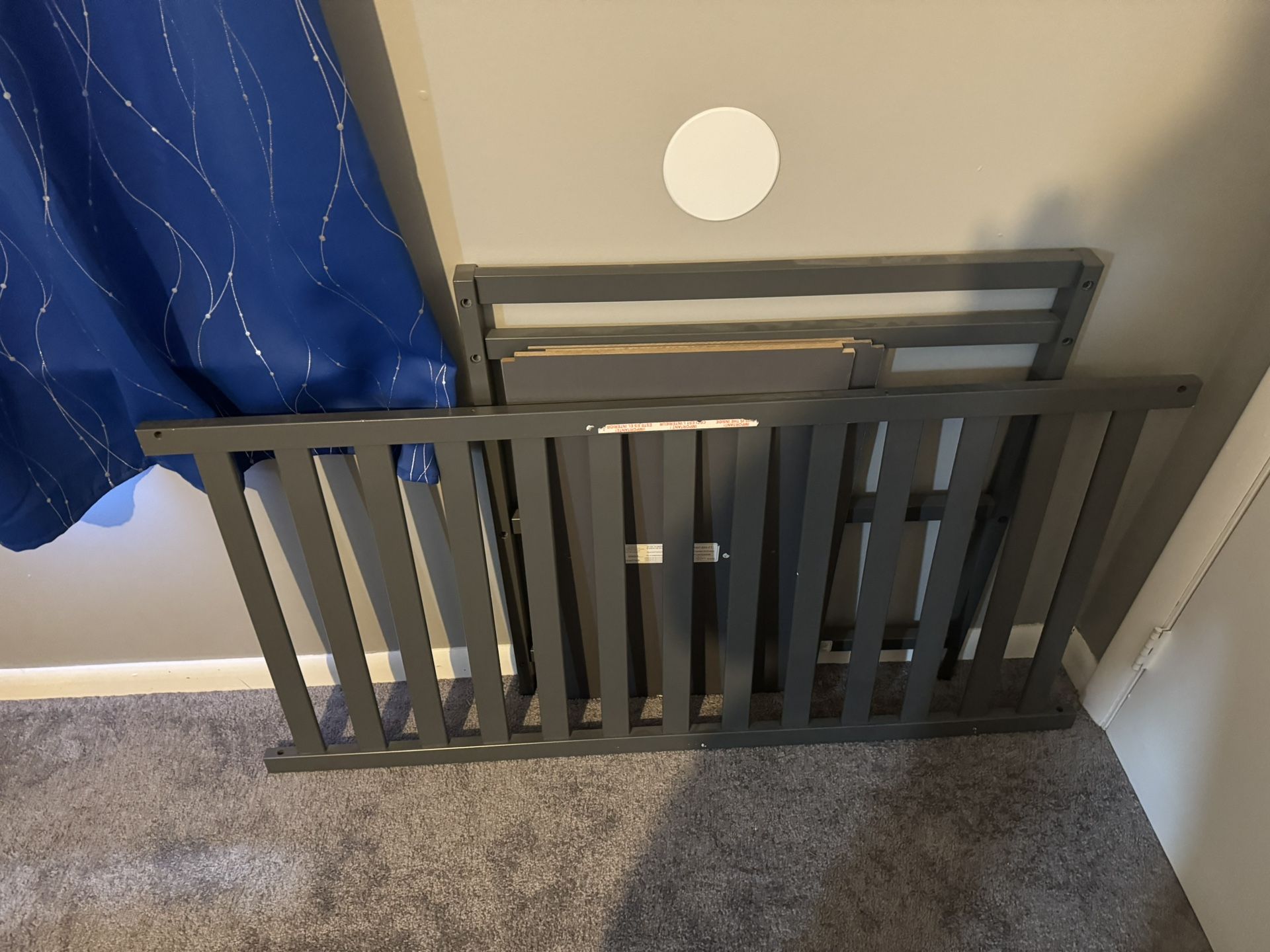 Graco Solano 4 in 1 Convertible Crib & Changer with Drawer