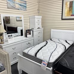 Twin Size Bedroom Set. 🚚WE DELIVER🚚