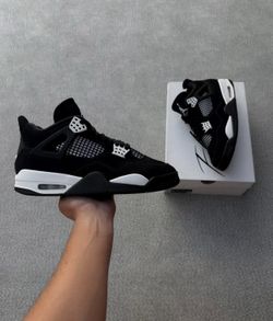 Jordan 4’s White Thunder