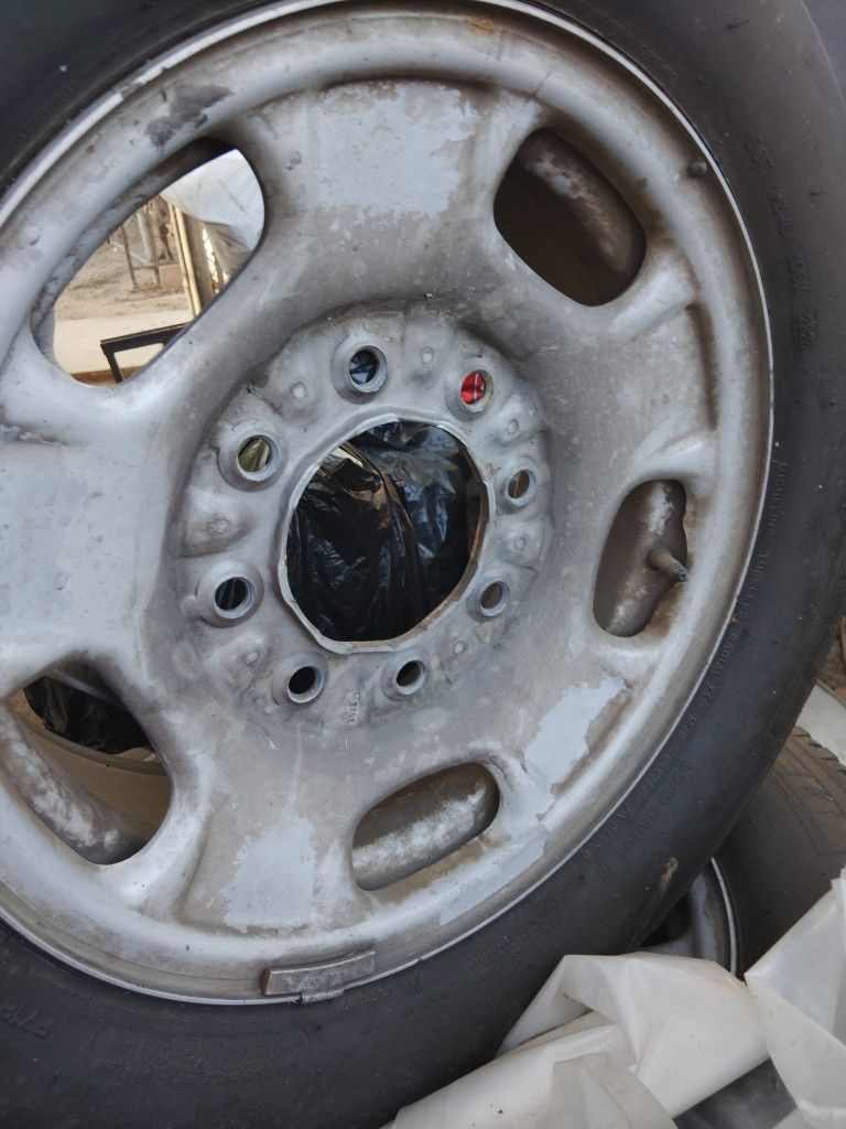 Chevy 2500 8 Lugs HD Trucks