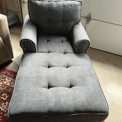 Couch / Chair / Sofa 
