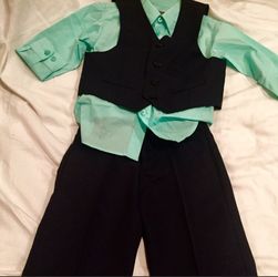 NWOT Boy 4T 3-Piece Kenneth Cole Reaction Suit