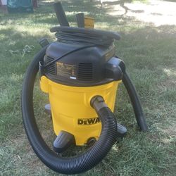 Heavy-Duty DeWalt 12 Gal Wet/Dry Shop Vac – Tough & Ready! 💪