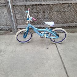 SCHWINN GIRLS BIKE. 