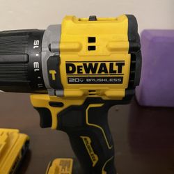 Dewalt 799 Hammer Drill Atomic 2amp Batt And Charger