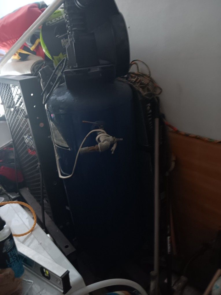 Air Compressor Campbell Hausfeild 7HP 60Gallons