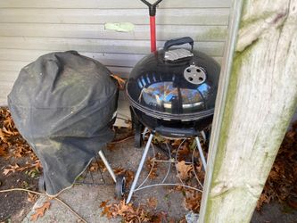 2 charcoal grills Weber landmann
